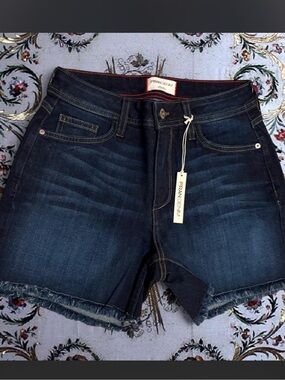 NWT Fran Denim "Lauren" Athletic Fit Shorts Size 26